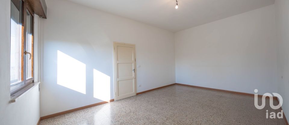 House 4 rooms of 121 m² in Argenta (44010)