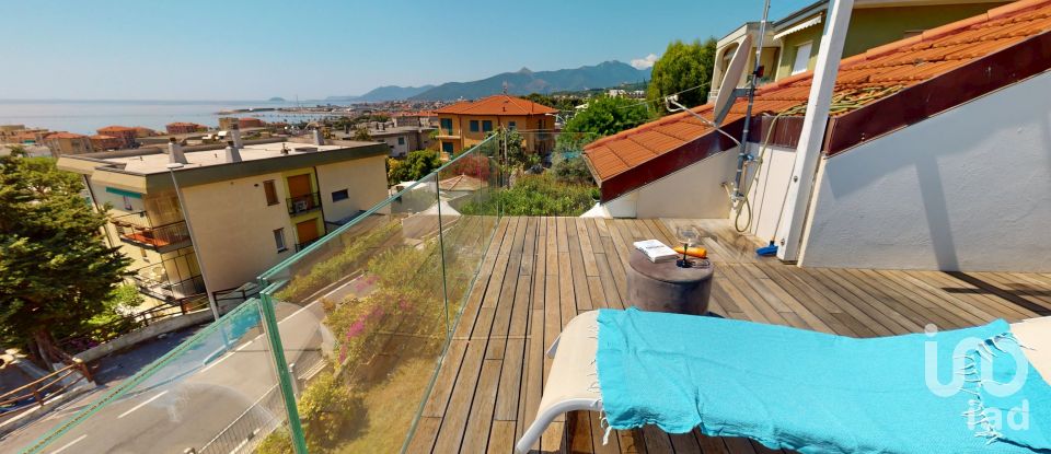 Townhouse 17 rooms of 326 m² in Pietra Ligure (17027)