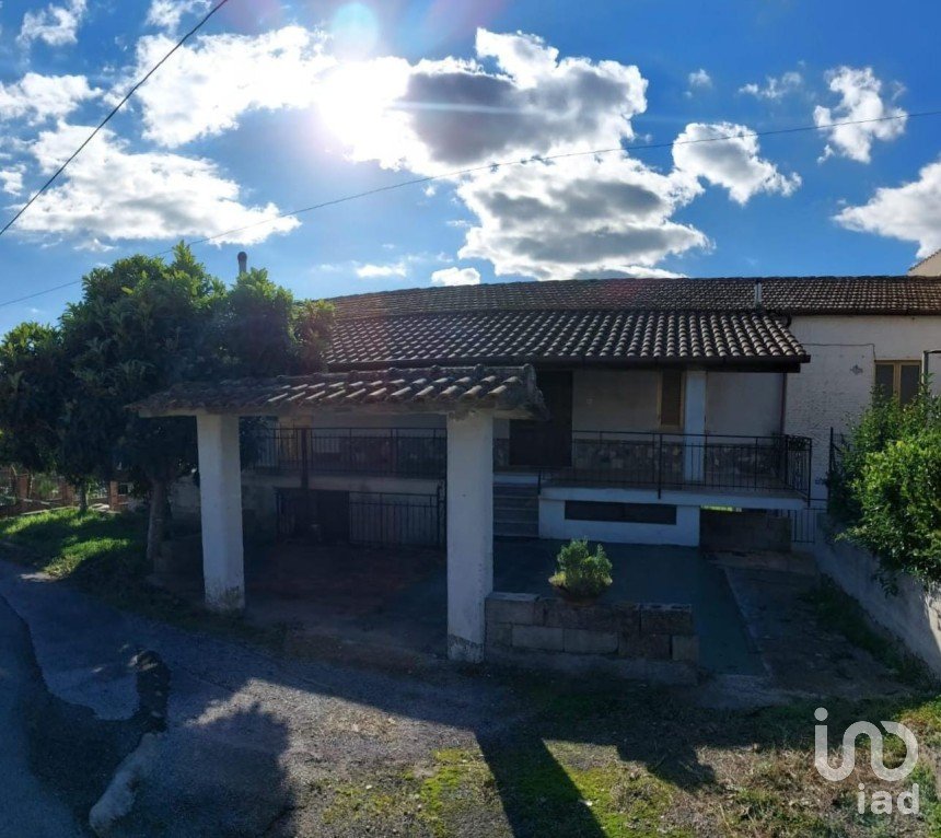 Traditional house 7 rooms of 254 m² in Omignano (84060)