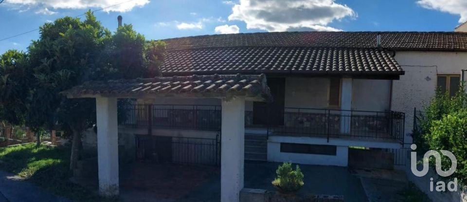 Traditional house 7 rooms of 254 m² in Omignano (84060)