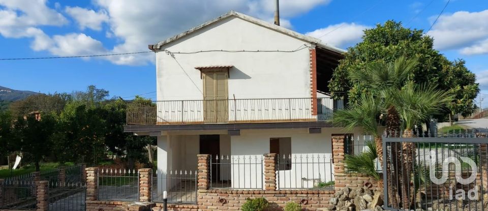 Traditional house 7 rooms of 254 m² in Omignano (84060)