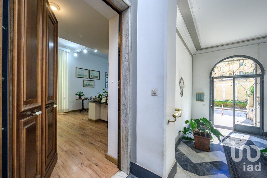 Appartamento 8 locali di 140 m² a Genova (16122)