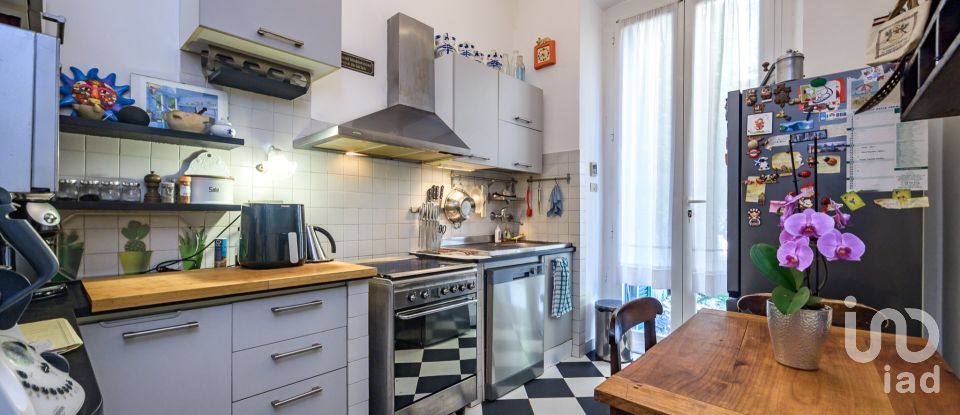 Appartamento 8 locali di 140 m² a Genova (16122)
