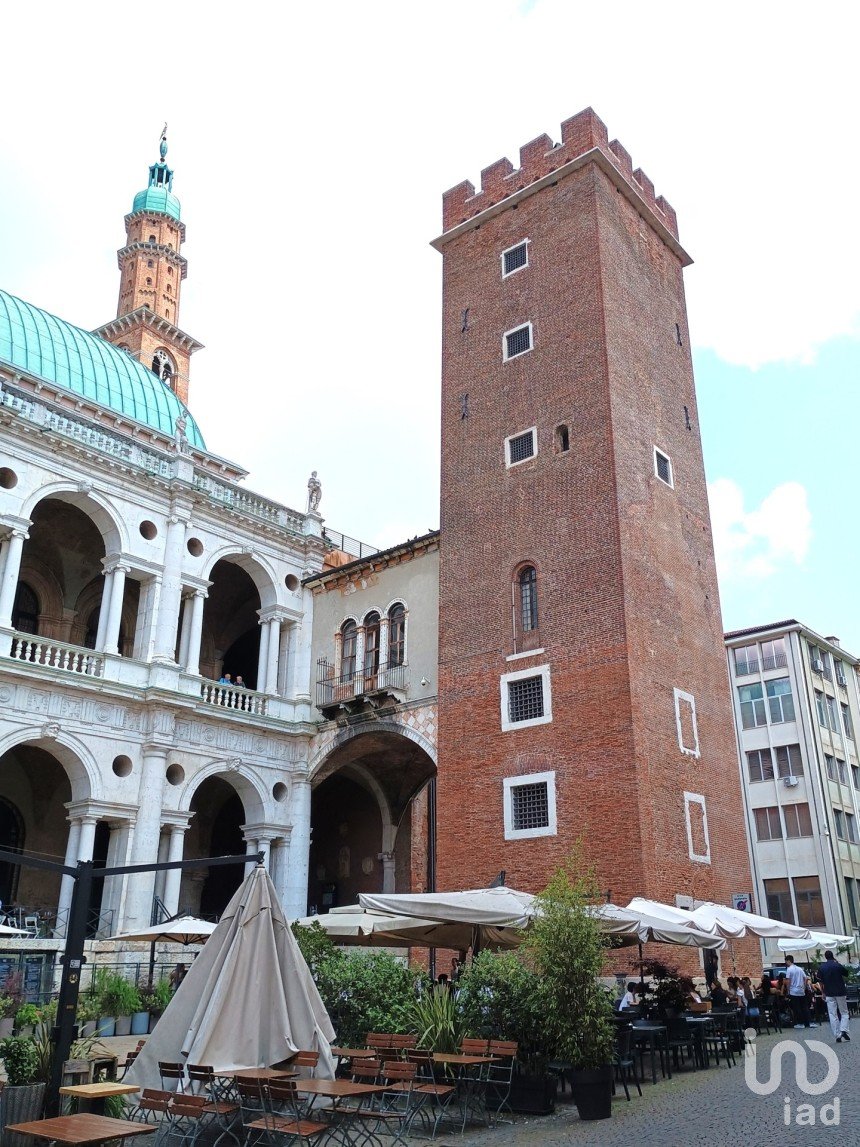 Shop / premises commercial of 120 m² in Vicenza (36100)