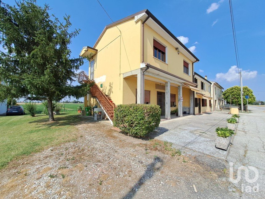 Casa indipendente / Villa 12 locali di 300 m² in Crespino (45030)