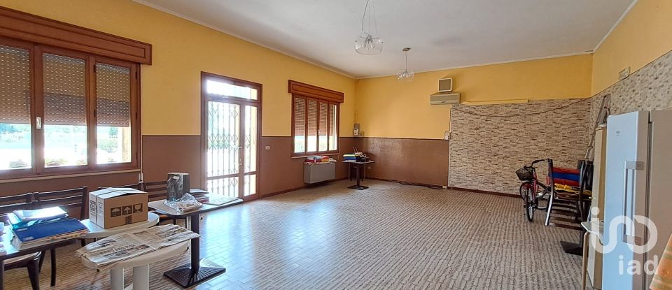 Casa indipendente / Villa 12 locali di 300 m² in Crespino (45030)