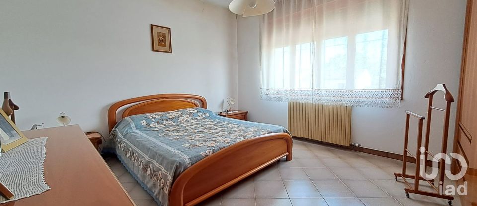 Casa indipendente / Villa 12 locali di 300 m² in Crespino (45030)