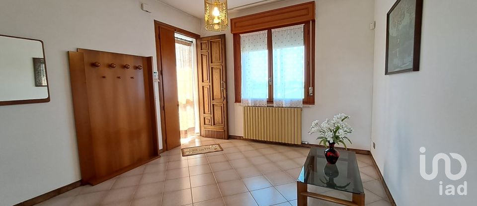 Casa indipendente / Villa 12 locali di 300 m² in Crespino (45030)