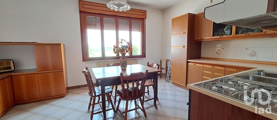 Casa indipendente / Villa 12 locali di 300 m² in Crespino (45030)