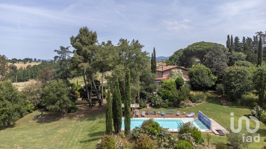 Casale 5 locali di 254 m² in Manciano (58014)