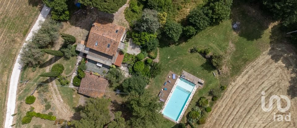 Casale 5 locali di 254 m² in Manciano (58014)
