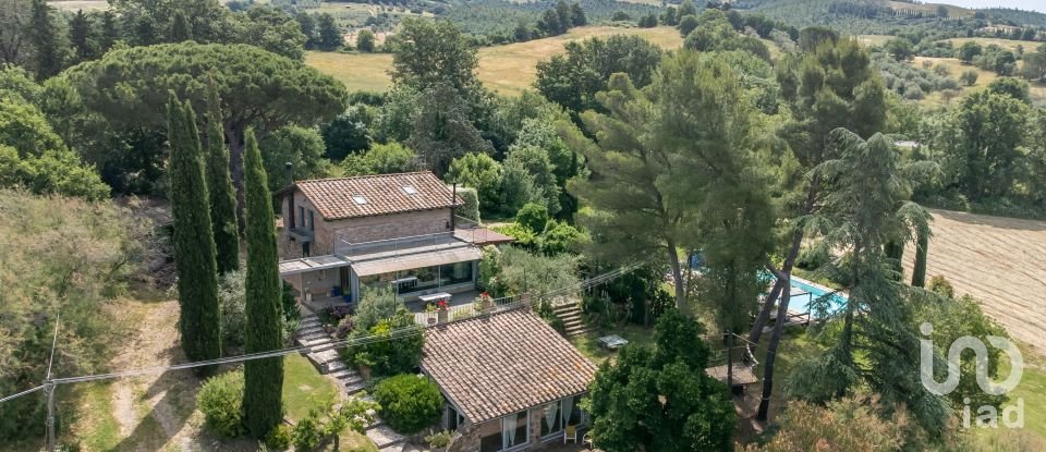 Casale 5 locali di 254 m² in Manciano (58014)