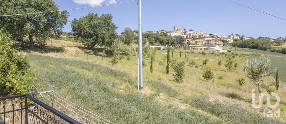 Townhouse 7 rooms of 154 m² in Offagna (60020)