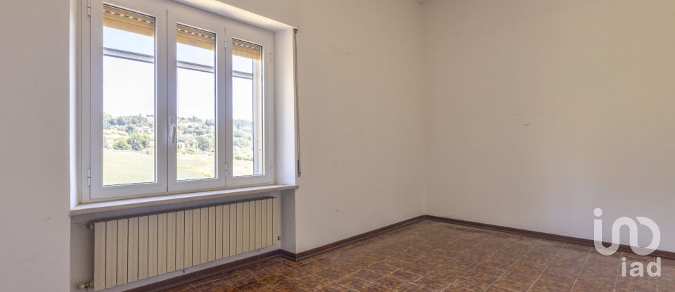 Townhouse 7 rooms of 154 m² in Offagna (60020)