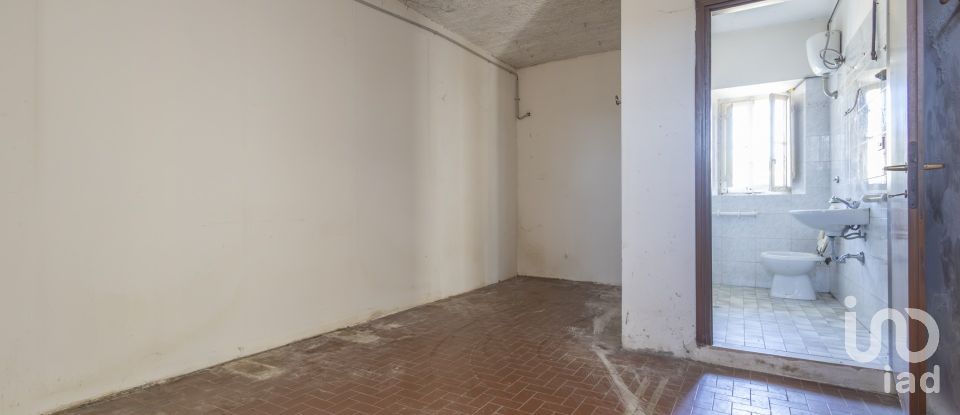 Townhouse 7 rooms of 154 m² in Offagna (60020)