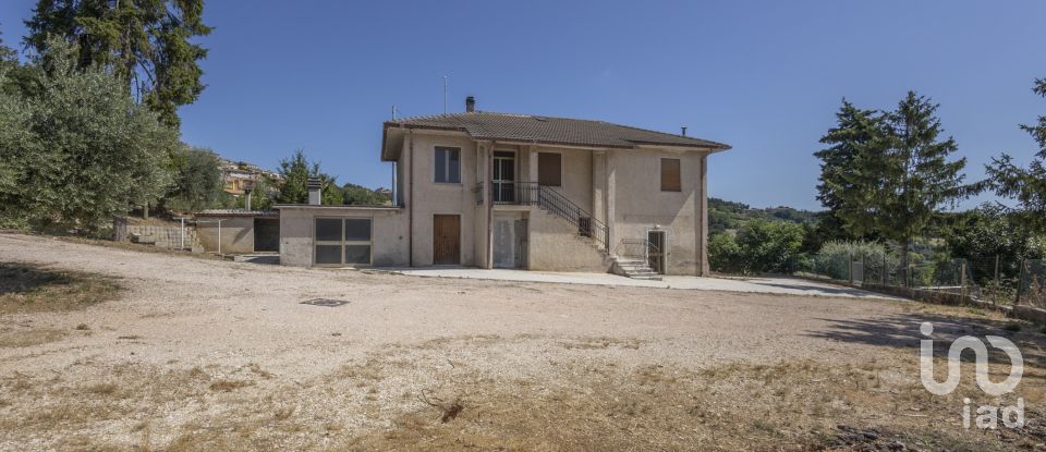 Townhouse 7 rooms of 154 m² in Offagna (60020)