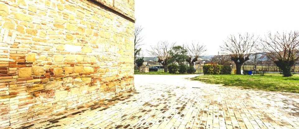 Abitazione 15 locali di 420 m² in Treia (62010)