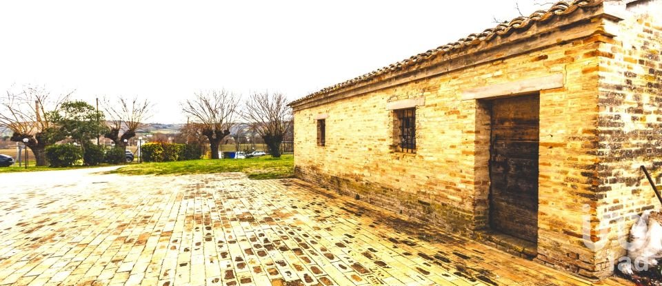 Abitazione 15 locali di 420 m² in Treia (62010)