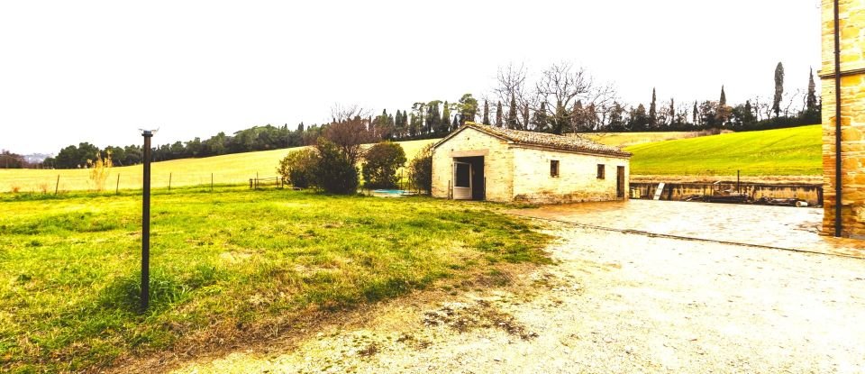 Abitazione 15 locali di 420 m² in Treia (62010)