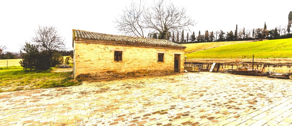 Abitazione 15 locali di 420 m² in Treia (62010)