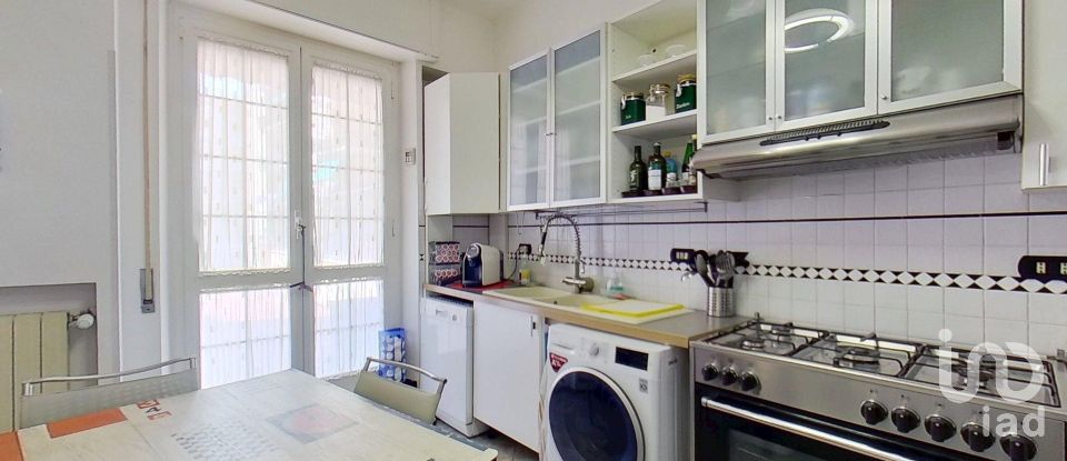 Three-room apartment of 100 m² in Genova (16157)