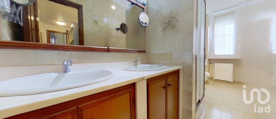 Three-room apartment of 100 m² in Genova (16157)