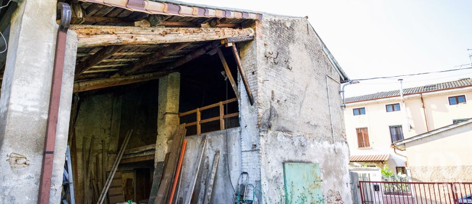 Rustico 1 locale di 320 m² in Volta Mantovana (46049)
