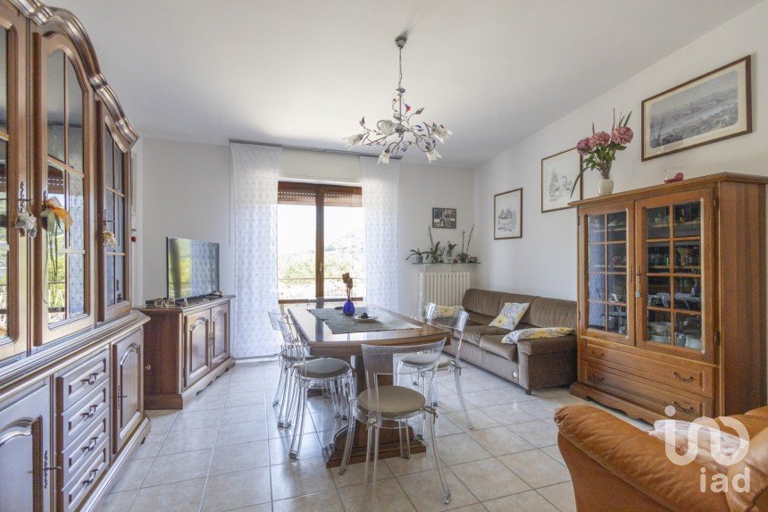 Appartamento 5 locali di 118 m² a Serra San Quirico (60048)