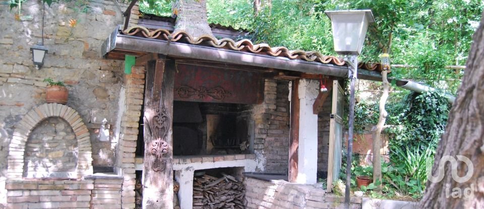 Villa storica 20 locali di 1.560 m² in Urbino (61029)