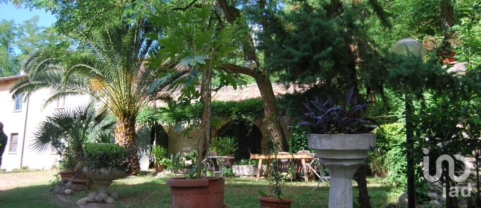 Villa storica 20 locali di 1.560 m² in Urbino (61029)