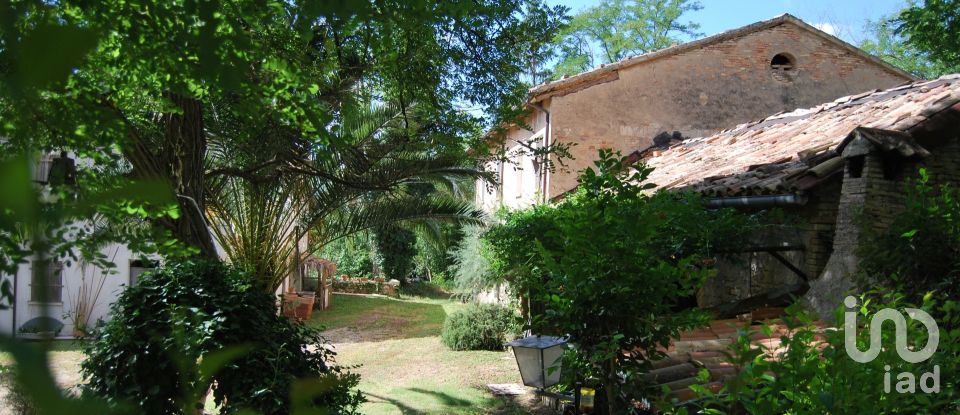 Villa storica 20 locali di 1.560 m² in Urbino (61029)