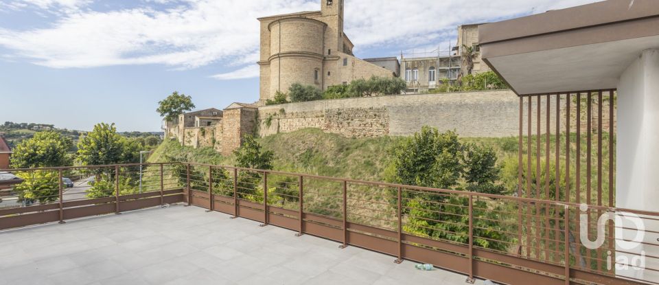 Loft 5 locali di 130 m² a Potenza Picena (62018)