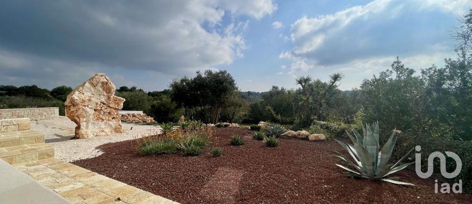 Casale 12 locali di 203 m² in Ceglie Messapica (72013)