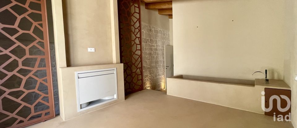 Casale 12 locali di 203 m² in Ceglie Messapica (72013)