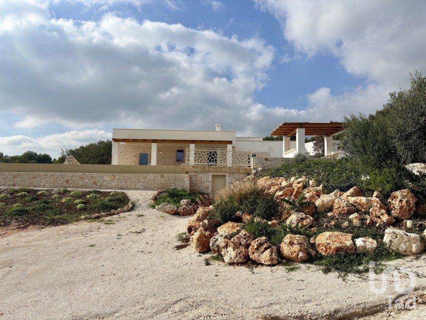 Casale 12 locali di 203 m² in Ceglie Messapica (72013)