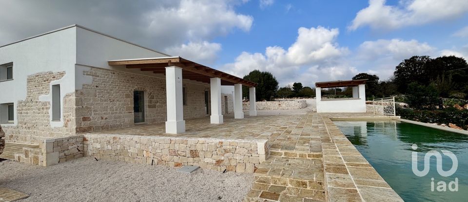 Casale 12 locali di 203 m² in Ceglie Messapica (72013)