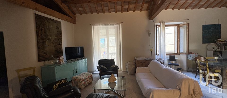 House 7 rooms of 200 m² in Sant'Ippolito (61040)