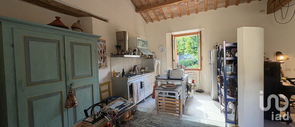 House 7 rooms of 200 m² in Sant'Ippolito (61040)