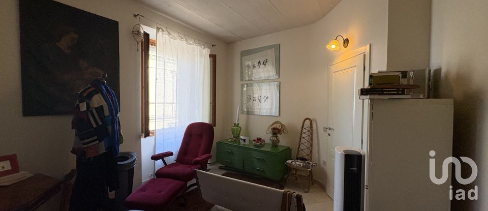 House 7 rooms of 200 m² in Sant'Ippolito (61040)