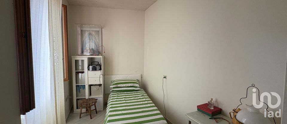 House 7 rooms of 200 m² in Sant'Ippolito (61040)