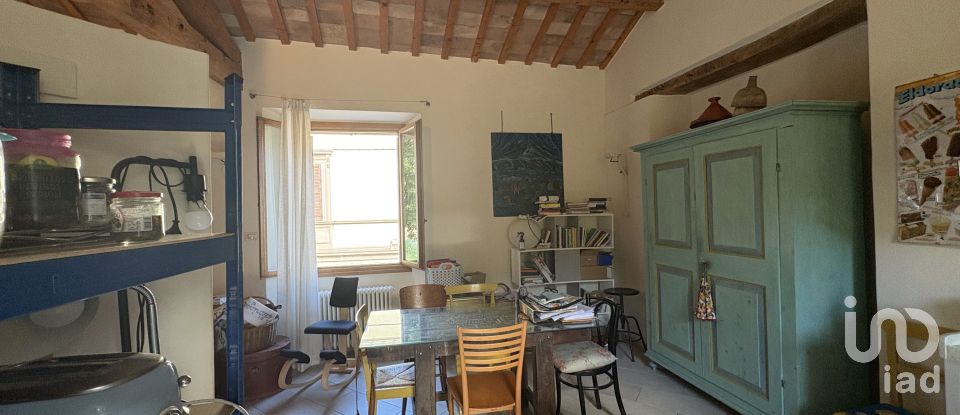 House 7 rooms of 200 m² in Sant'Ippolito (61040)