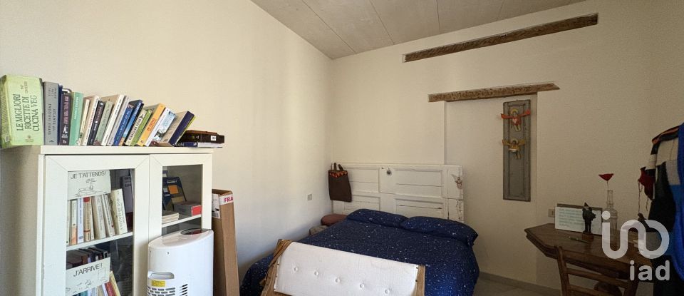 House 7 rooms of 200 m² in Sant'Ippolito (61040)