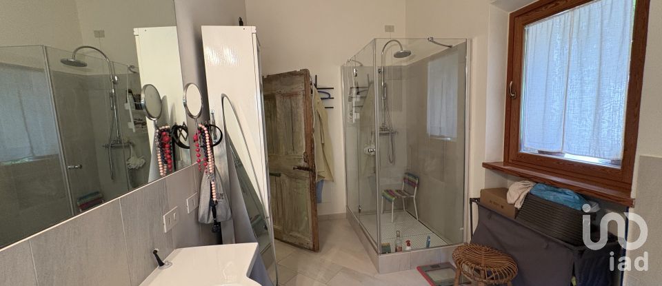 House 7 rooms of 200 m² in Sant'Ippolito (61040)