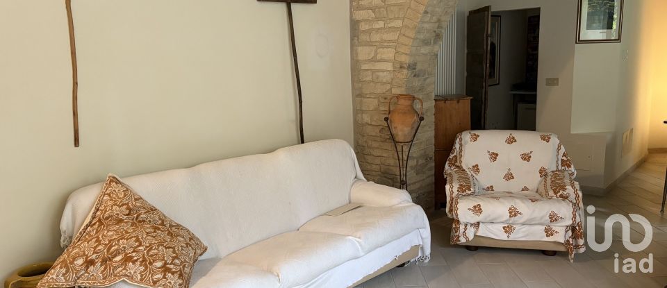 House 7 rooms of 200 m² in Sant'Ippolito (61040)