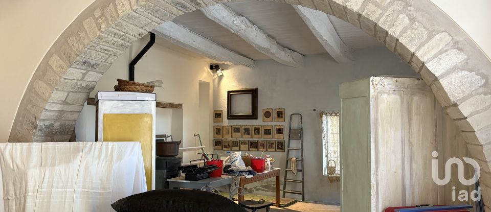 House 7 rooms of 200 m² in Sant'Ippolito (61040)