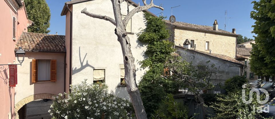 House 7 rooms of 200 m² in Sant'Ippolito (61040)