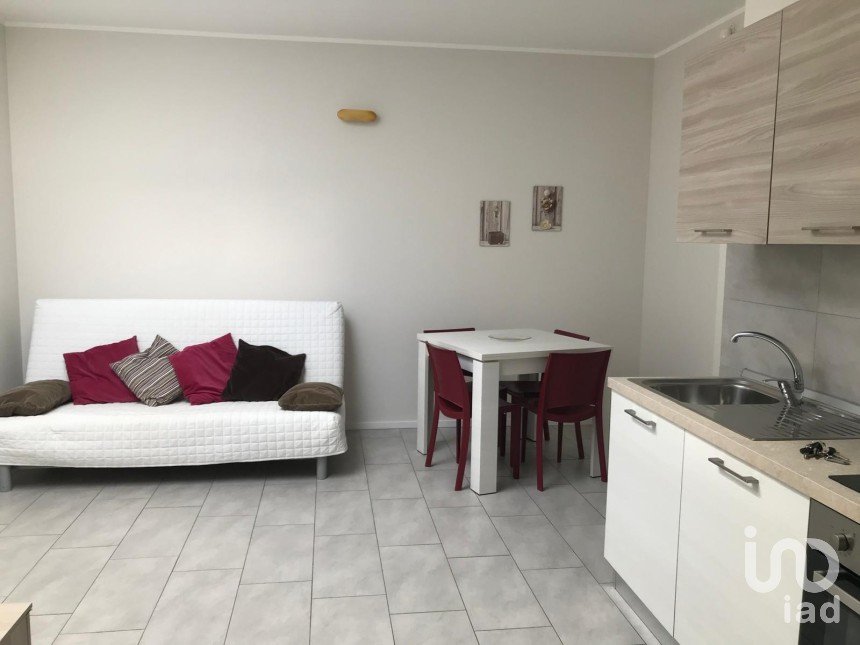 Two-room apartment of 50 m² in Torino (10141)