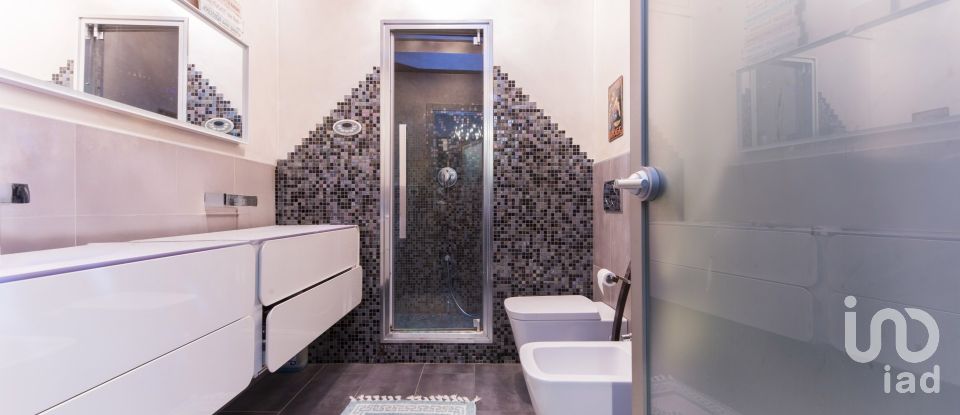 Trilocale di 60 m² a Genova (16159)