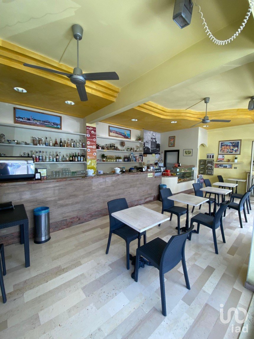 Retail property of 59 m² in Fano (61032)