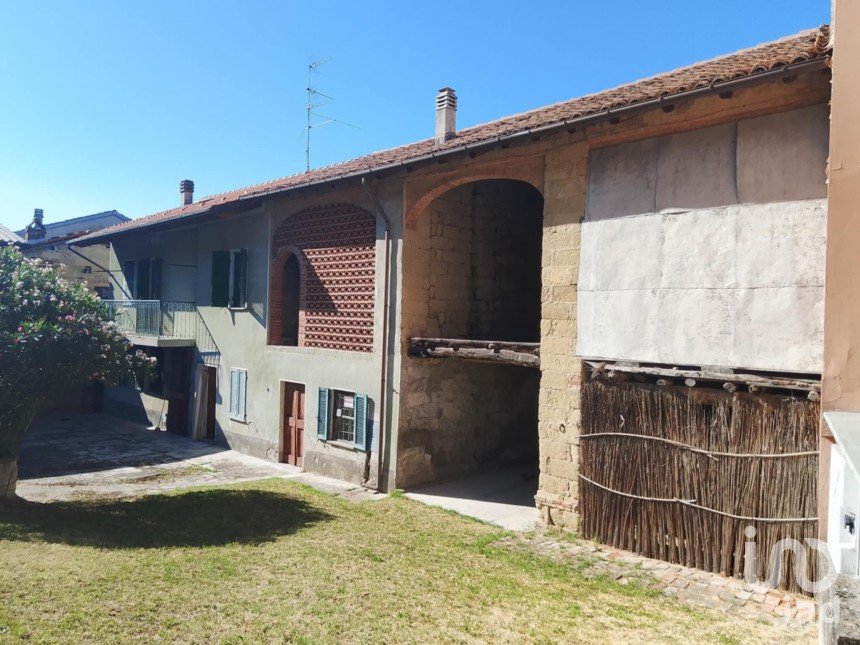 House 16 rooms of 240 m² in Conzano (15030)